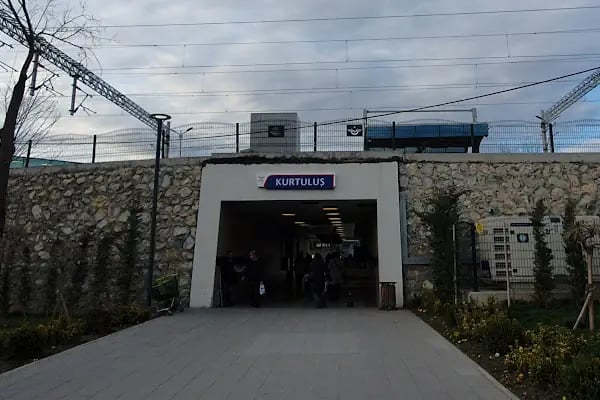 Kurtuluş Banliyo İstasyonu - Resim 6