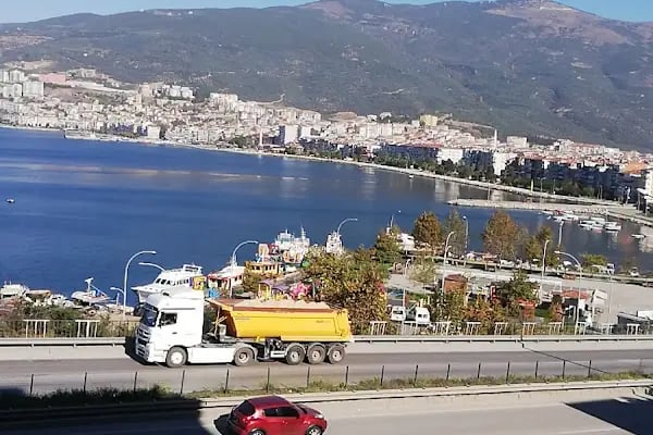 IKARIUSYACHT GEMLİK (SAATLİK, GÜNLÜK TEKNE KİRALAMA) - Resim 1