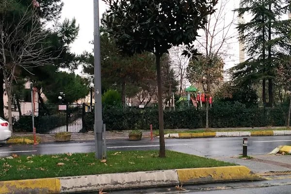 B-2 Blok Parkı - Resim 1