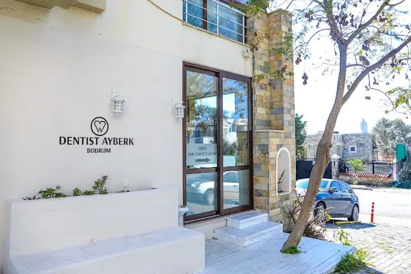 Bodrum Diş Hekimi Ayberk Şafak Benli - Resim 2