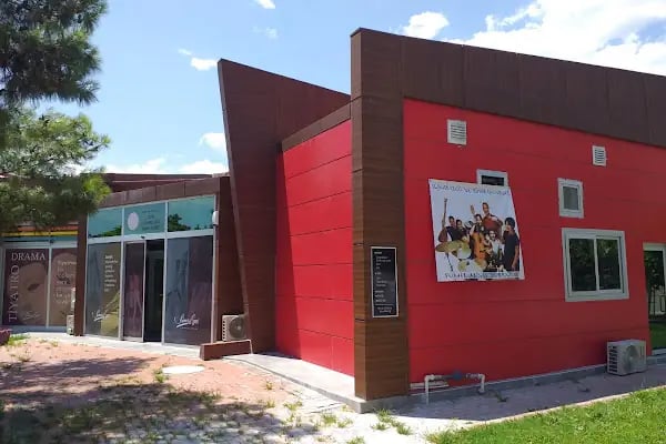 Sümer Ezgü Sanat Akademisi - Resim 3