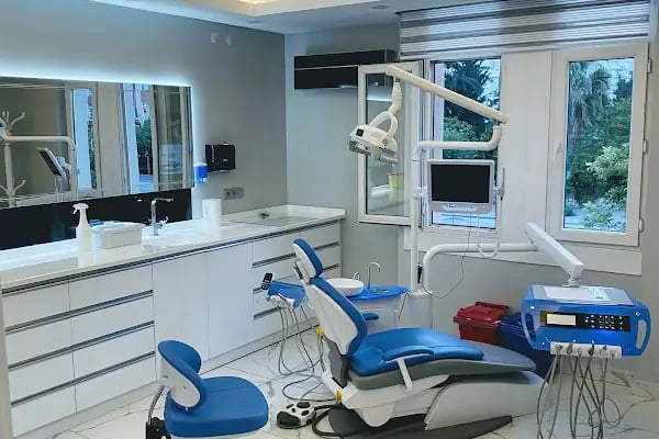 DENT 01 ÇENE CERRAHİSİ UZM. DR. Sadi Coşkun KANAL TEDAVİ UZMANI Uzm. Dr. Nihan Nazsız ve DİŞ HEKİMİ Görkem Güzel - Resim 7