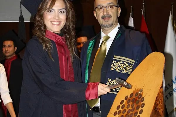 Ortodontist Dr. Emel Engin Çakıroğlu -EEC Smile Clinic - Resim 12