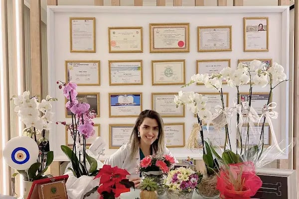 Ortodontist Dr. Emel Engin Çakıroğlu -EEC Smile Clinic - Resim 15