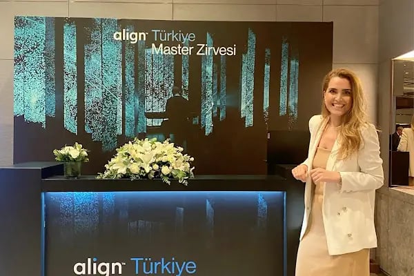 Ortodontist Dr. Emel Engin Çakıroğlu -EEC Smile Clinic - Resim 20