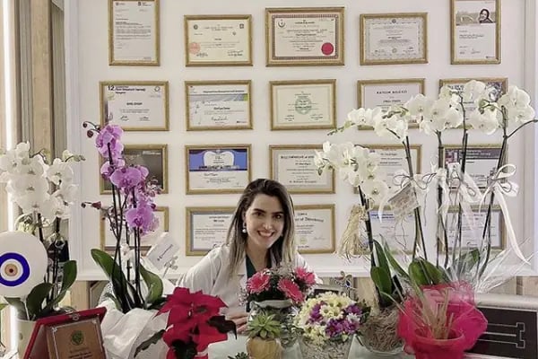 Ortodontist Dr. Emel Engin Çakıroğlu -EEC Smile Clinic - Resim 4