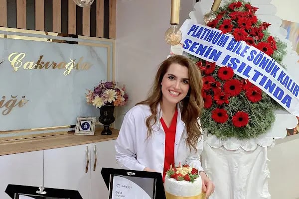 Ortodontist Dr. Emel Engin Çakıroğlu -EEC Smile Clinic - Resim 11