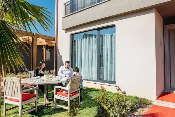 Palm City Modern - Resim 14