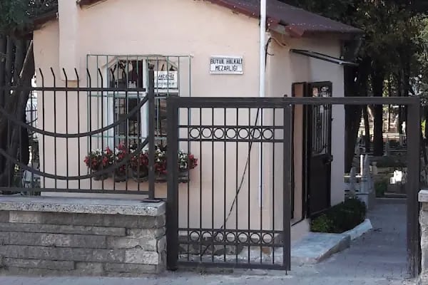 Halkalı Mezarlığı - Resim 17