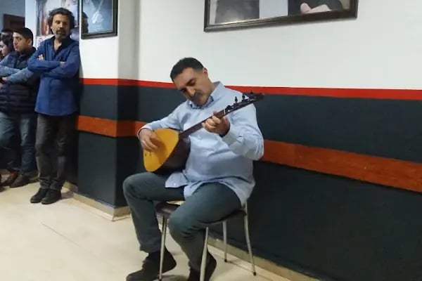 Trio Sanat Akademi & Müzik kursu & Keman Kursu & Şan Kursu & Bateri Kursu - Resim 11