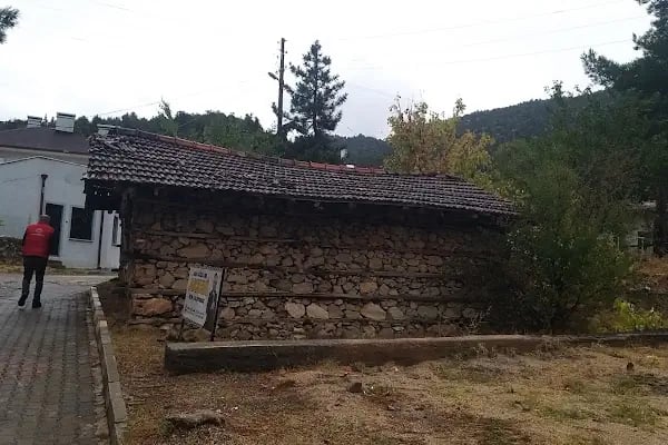 Seyit Girgin Meydanı - Resim 13