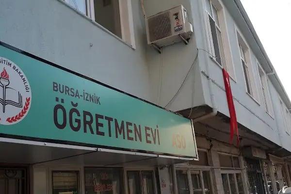 İznik Öğretmen Evi Ve Akşam Sanat Okulu - Resim 1