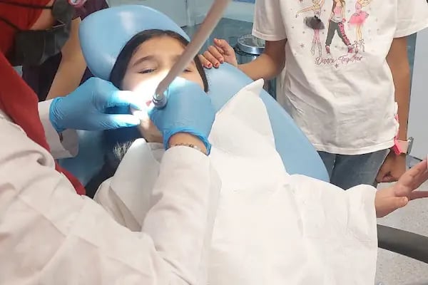 Özel Rana Altınışık Ağız ve Diş Sağlığı Polikliniği - Resim 15