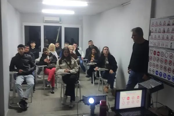 ÖZEL BUCA UĞUR SÜRÜCÜ KURSU - Resim 16