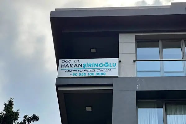 Prof. Dr. Hakan Şirinoğlu Estetik ve Plastik Cerrahi Kliniği - Resim 2