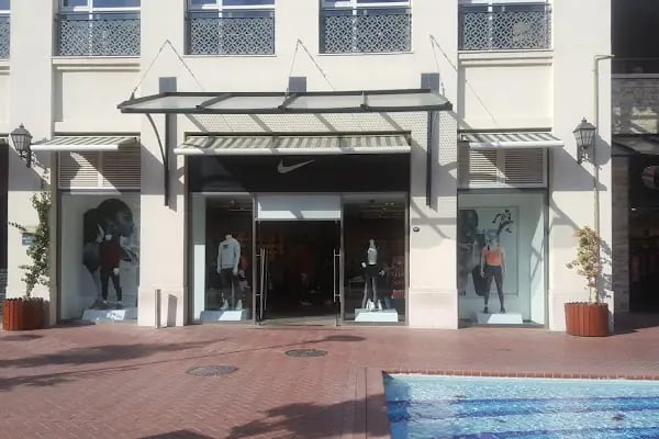 Forum Bornova AVM Nike Mağazası - Resim 1