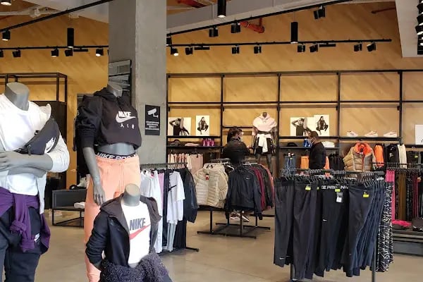Forum Bornova AVM Nike Mağazası - Resim 10