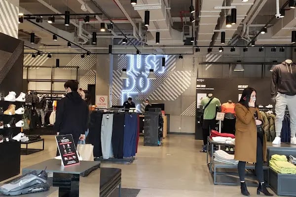 Forum Bornova AVM Nike Mağazası - Resim 4