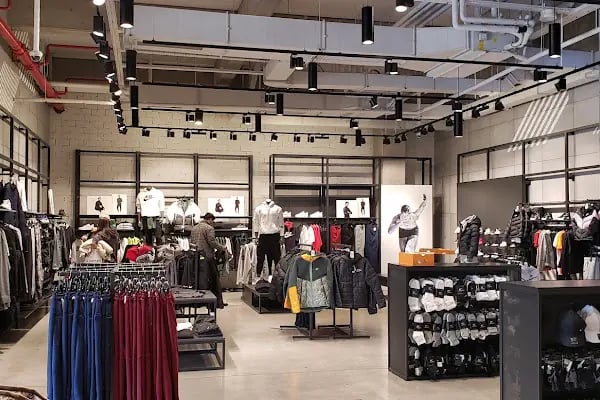 Forum Bornova AVM Nike Mağazası - Resim 3