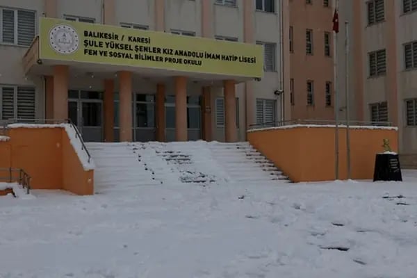 Şule Yüksel Şenler Kız Anadolu İmam Hatip Lisesi - Resim 9