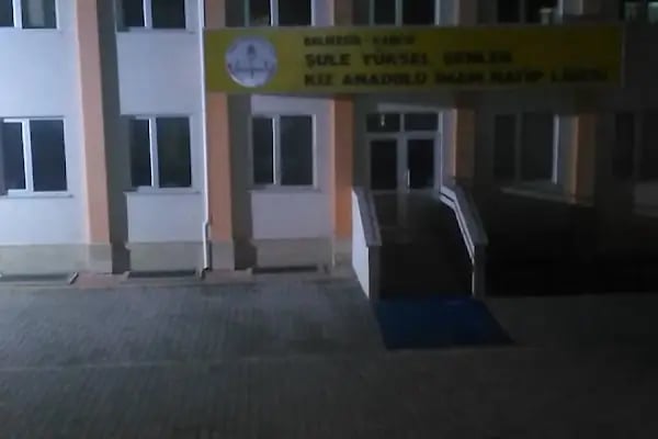 Şule Yüksel Şenler Kız Anadolu İmam Hatip Lisesi - Resim 17