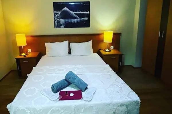 One Blood Hotel - Resim 10