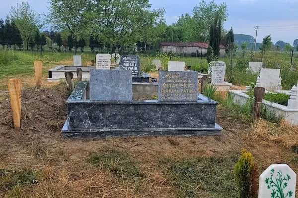 Maksudiye Mezarlığı - Resim 1