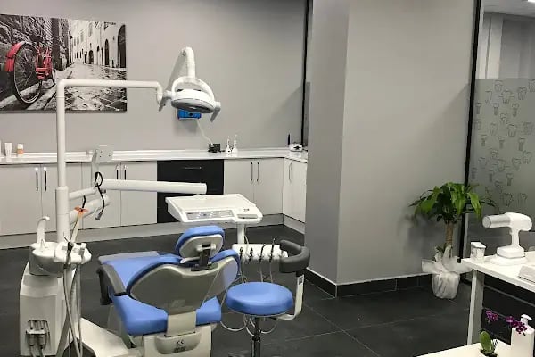 Uzm. Dt. Tayfun Tolgay Çelik Ağız Diş Ve Çene Cerrahisi Uzmanı implant tedavisi İstanbul zirkonyum - Resim 14