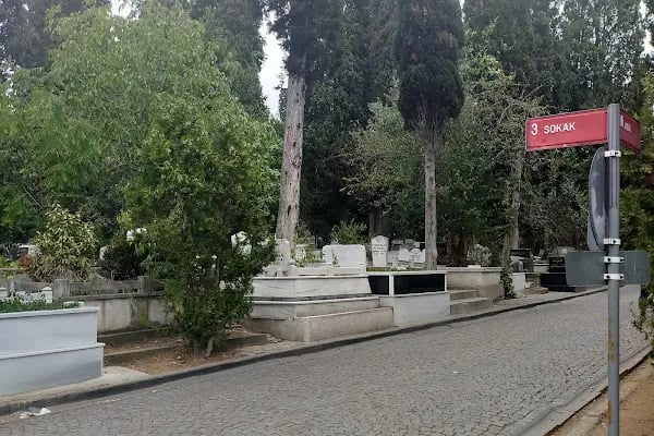 Adile NAŞİT'in Mezarı - Resim 14
