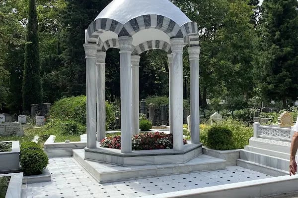 Adile NAŞİT'in Mezarı - Resim 7