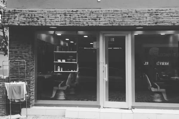 Avcılar Erkek Kuaförü Salon Black - Resim 15