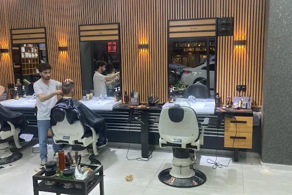 Avcılar Erkek Kuaförü Salon Black - Resim 2