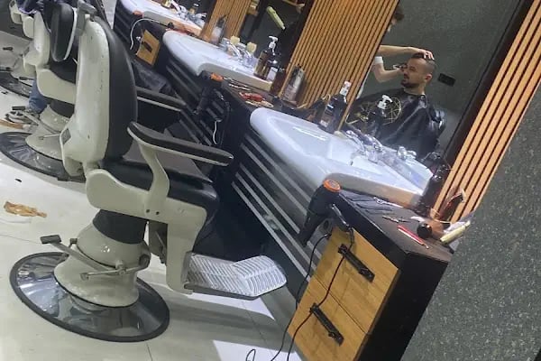 Avcılar Erkek Kuaförü Salon Black - Resim 13