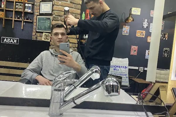 Hair Doctor Onur Topova Berber Güzellik Merkezi - Resim 8