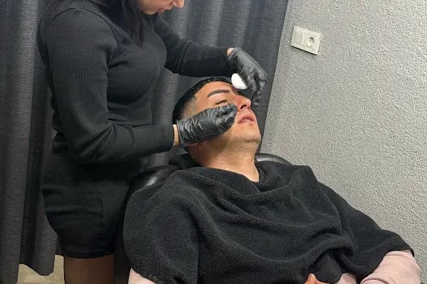 Hair Doctor Onur Topova Berber Güzellik Merkezi - Resim 16