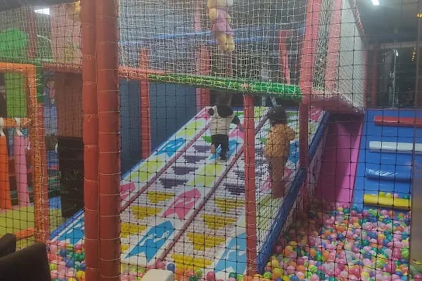 Şımarık Park Cafe : Buca Çocuk Oyun Alanı - Resim 15