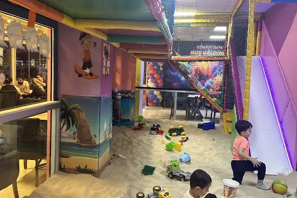 Şımarık Park Cafe : Buca Çocuk Oyun Alanı - Resim 13