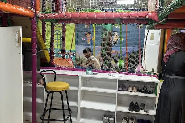 Şımarık Park Cafe : Buca Çocuk Oyun Alanı - Resim 9