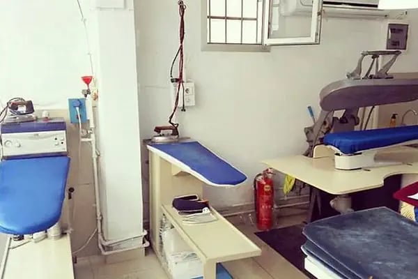 DRY STORY KURU TEMİZLEME & ÜTÜ EVİ & KOLTUK VE HALI YIKAMA - Resim 18