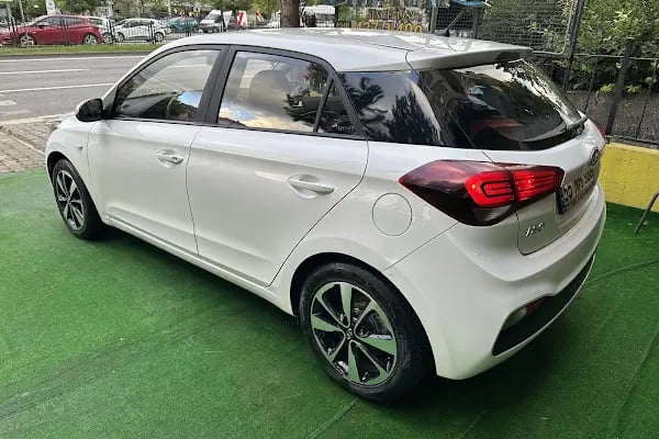 United Rent a Car - Resim 13