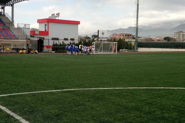 Bergama Futbol Akademi Tesisleri - Resim 1