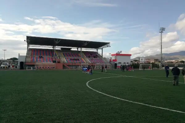Bergama Futbol Akademi Tesisleri - Resim 2