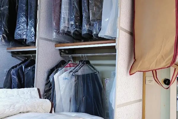 Expres Kuru Temizleme ve Halı yıkama hizmetimiz ayrı dükkandadır ücretsiz servis - Resim 2