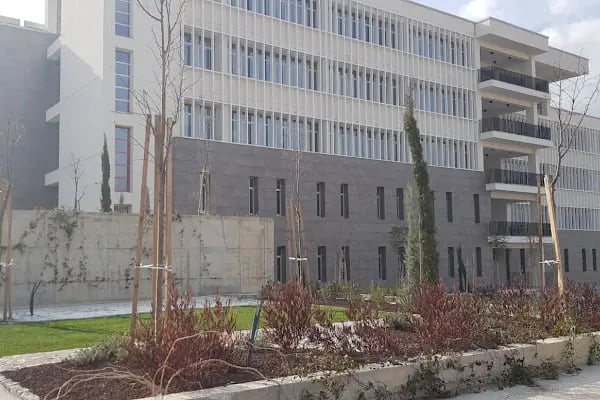 İzmir Tınaztepe Üniversitesi - Resim 1