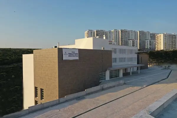 İzmir Tınaztepe Üniversitesi - Resim 6