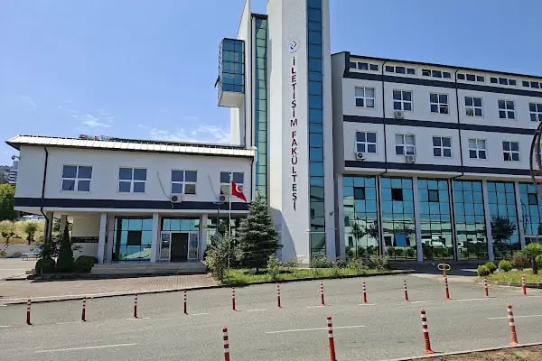 Trabzon Üniversitesi İletişim Fakültesi - Resim 18