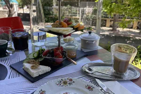 Bahçede Sinek Kafe - Resim 4