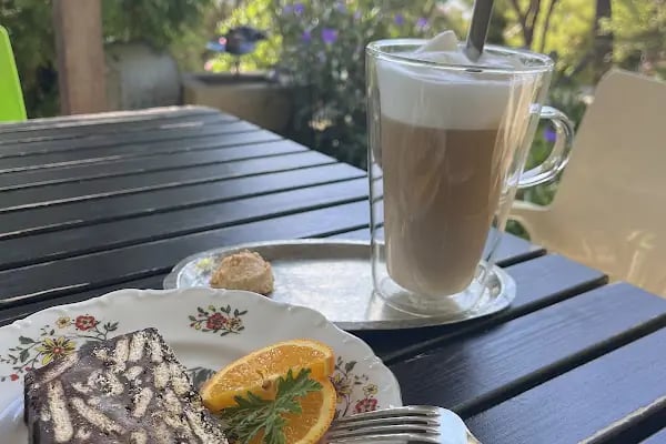 Bahçede Sinek Kafe - Resim 18