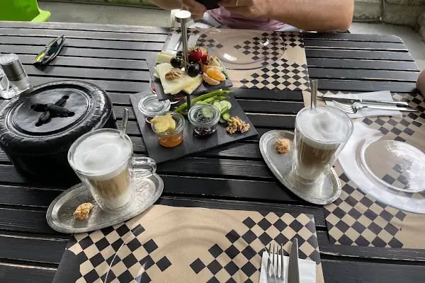 Bahçede Sinek Kafe - Resim 19