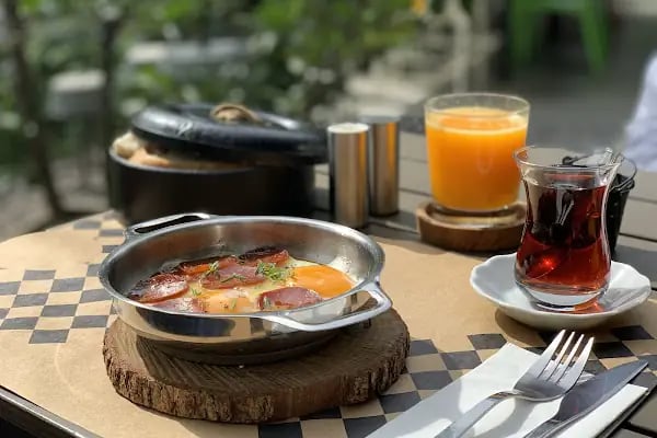 Bahçede Sinek Kafe - Resim 3
